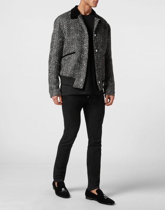 Товар черного цвета с внутренней стороны