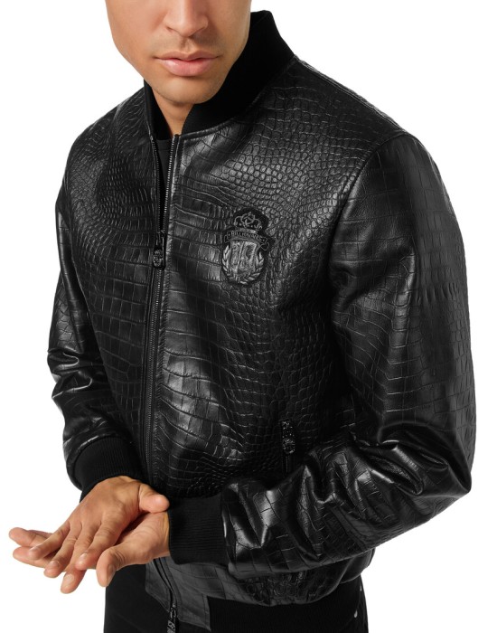 Товар черного цвета с внутренней стороны