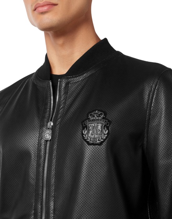 Товар черного цвета с внутренней стороны