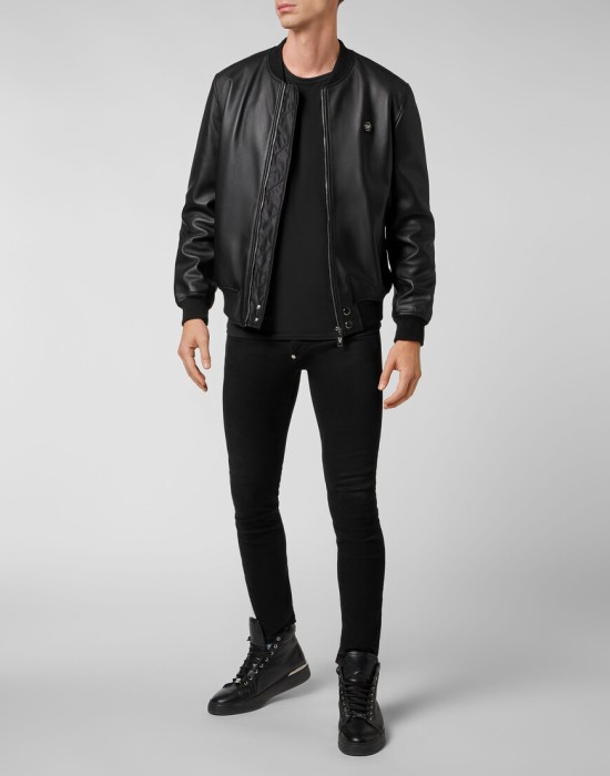 Товар черного цвета с внутренней стороны