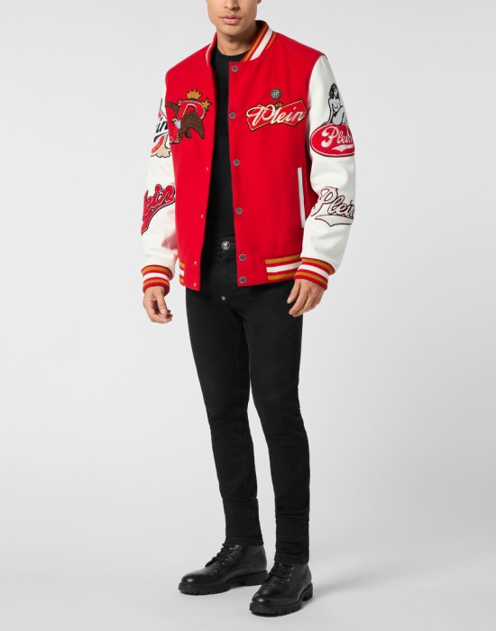 Товар красного цвета с внутренней стороны