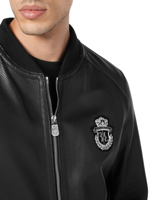 Товар черного цвета с внутренней стороны