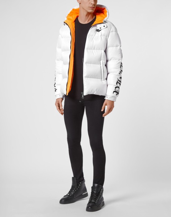 Товар белого цвета с внутренней стороны