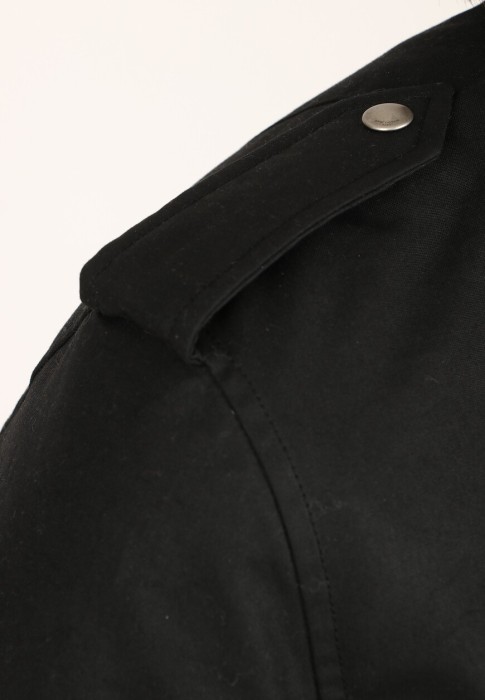 Товар черного цвета с внутренней стороны