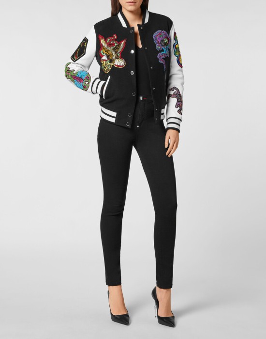 Товар черного цвета с внутренней стороны