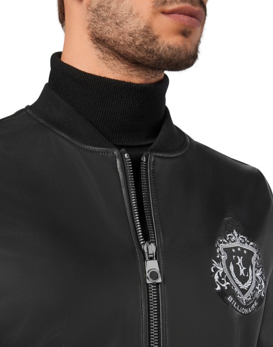 Товар черного цвета с внутренней стороны