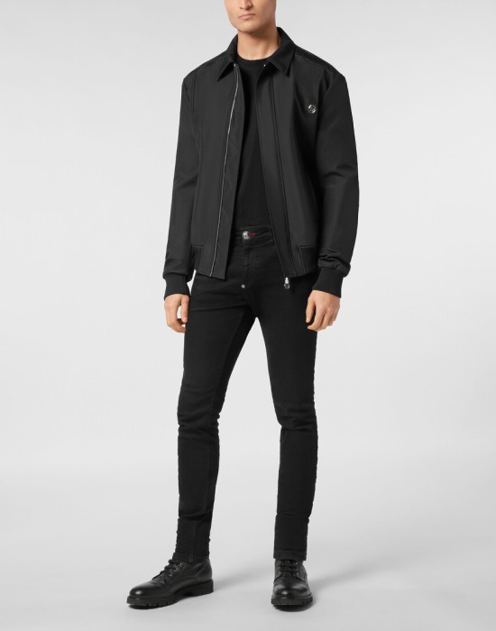 Товар черного цвета с внутренней стороны