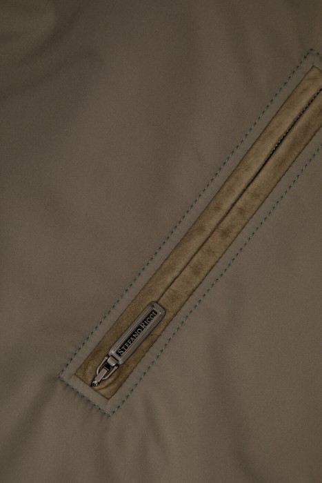 Товар зеленого цвета с внутренней стороны