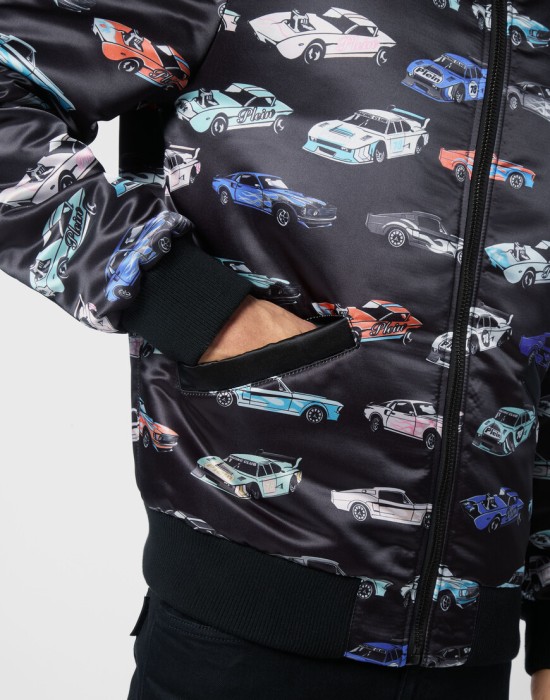 Товар черного цвета с внутренней стороны