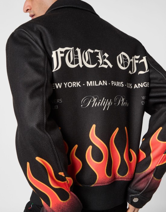 Товар черного цвета с внутренней стороны