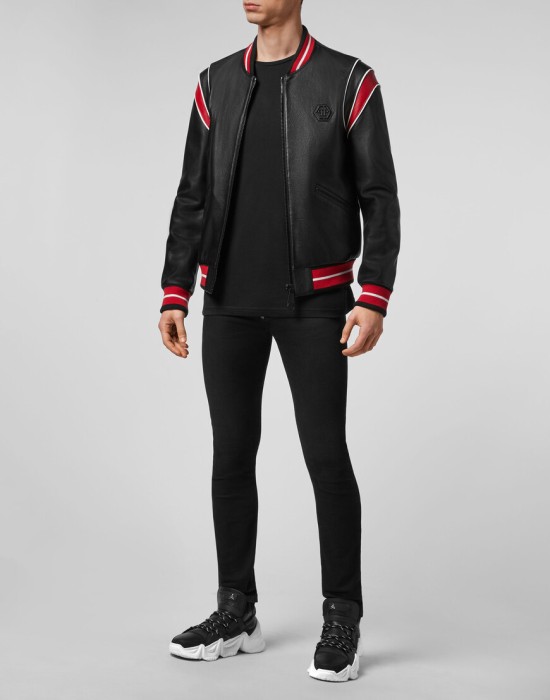 Товар черного цвета с внутренней стороны