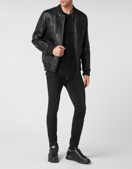 Товар черного цвета с внутренней стороны