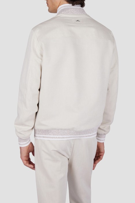 бомбер  по цене 130000 руб вид справа