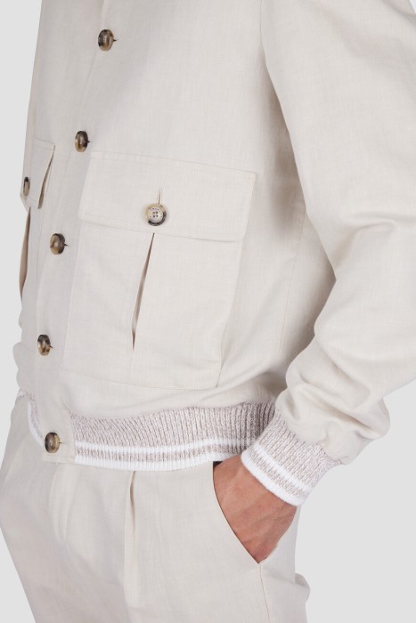 Товар бежевого цвета с внутренней стороны