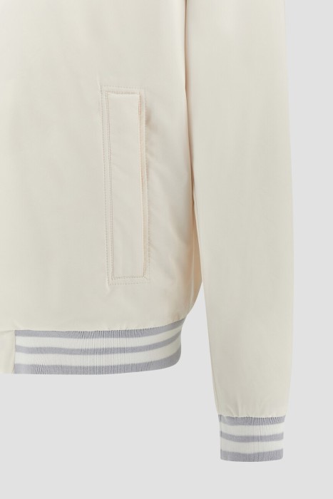 бомбер  активного стиля с лицевой стороны