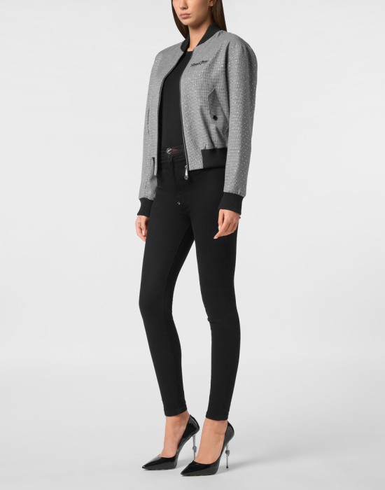 Товар черного цвета с внутренней стороны