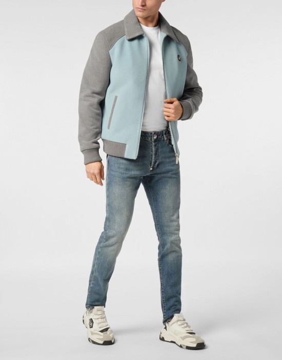 Товар голубого цвета с внутренней стороны