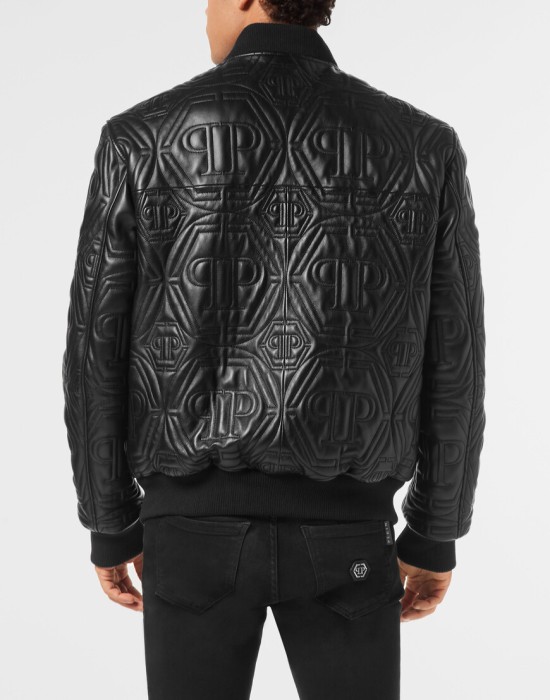 Товар черного цвета с внутренней стороны