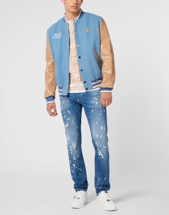 Товар голубого цвета с внутренней стороны