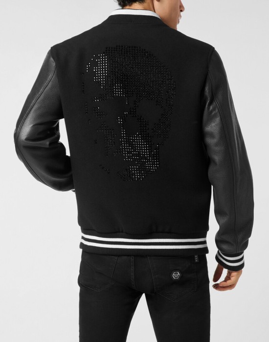 Товар черного цвета с внутренней стороны