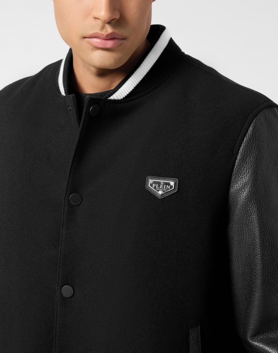 бомбер  универсального стиля с лицевой стороны