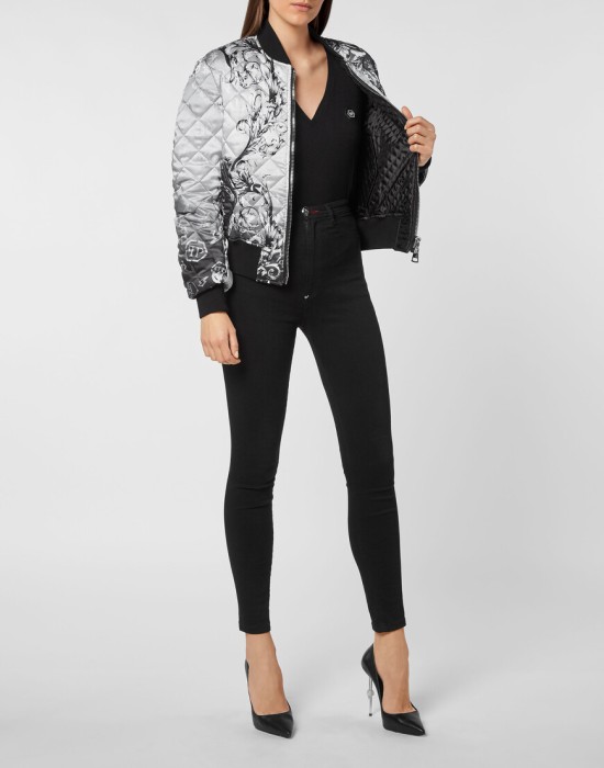 Товар черного цвета с внутренней стороны