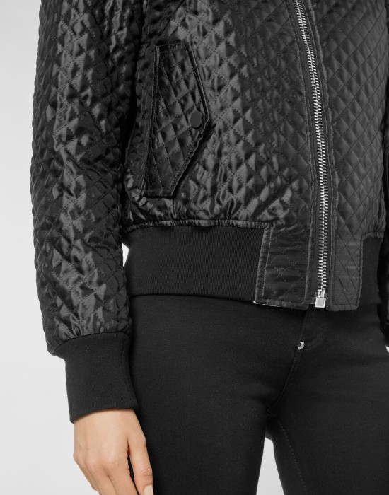 бомбер  универсального стиля с лицевой стороны