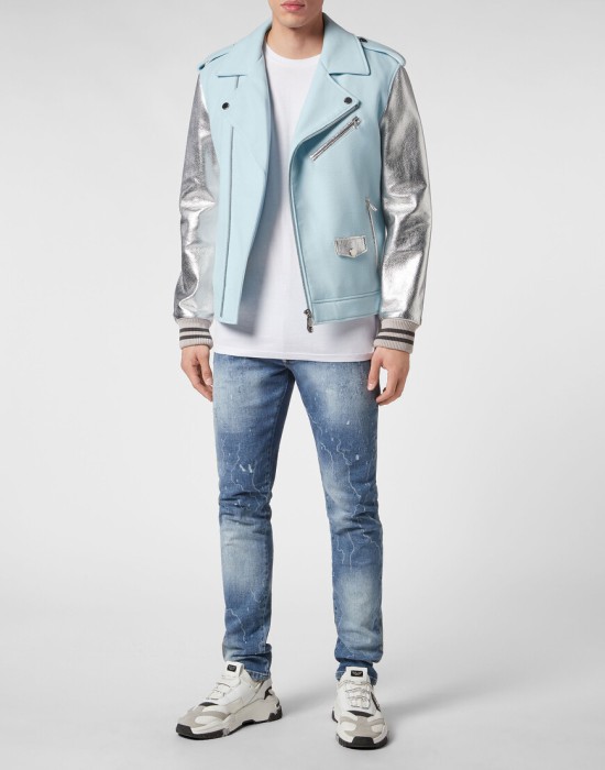 Товар голубого цвета с внутренней стороны