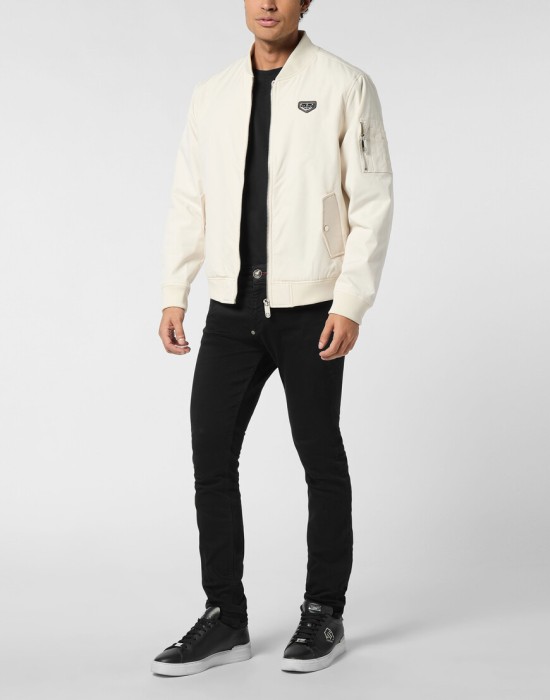 Товар бежевого цвета с внутренней стороны