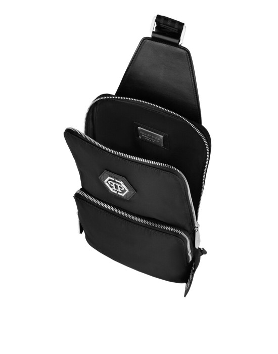 Товар черного цвета с внутренней стороны