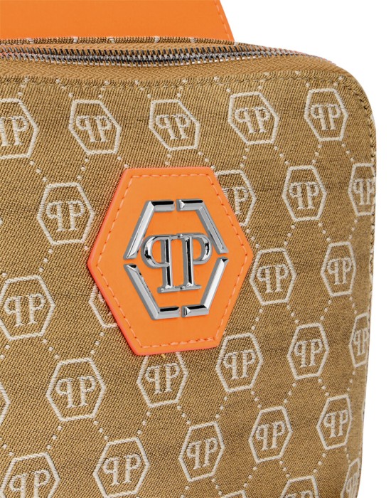 Товар бежевого цвета с внутренней стороны