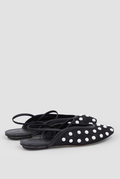 Товар черного цвета с внутренней стороны