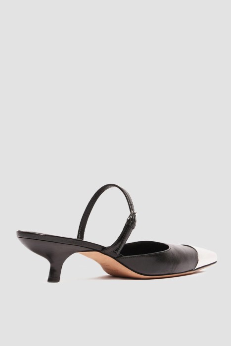 Товар черного цвета с внутренней стороны