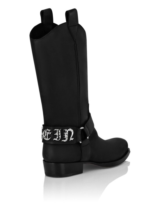 Товар черного цвета с внутренней стороны