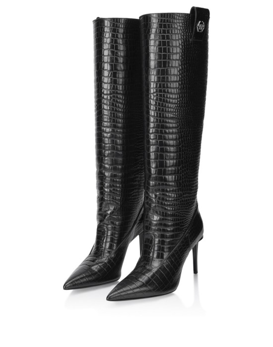 Товар черного цвета с внутренней стороны