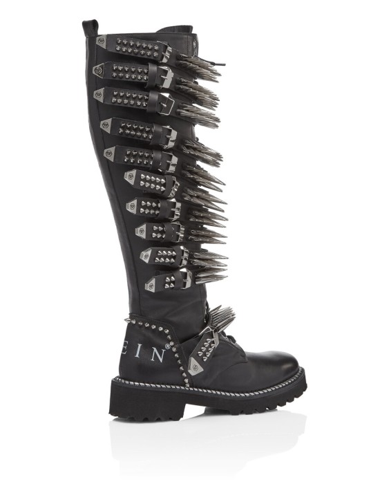 Товар черного цвета с внутренней стороны