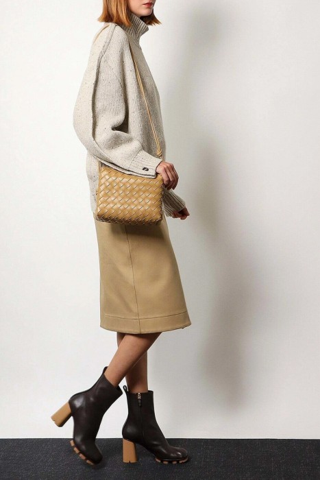 ботильоны  модель из эксклюзивной коллекции shore от бренда bottega veneta вид слева