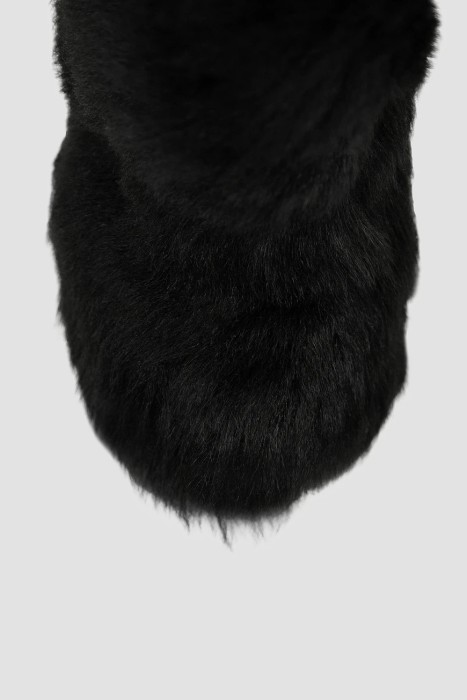 Товар черного цвета с внутренней стороны