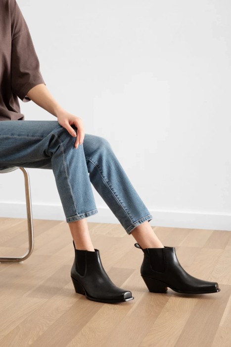 ботильоны  от бренда max mara вид слева