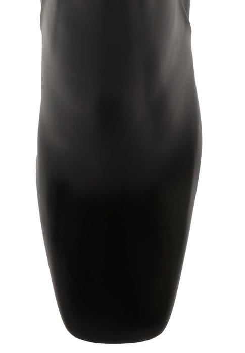 Товар черного цвета с внутренней стороны