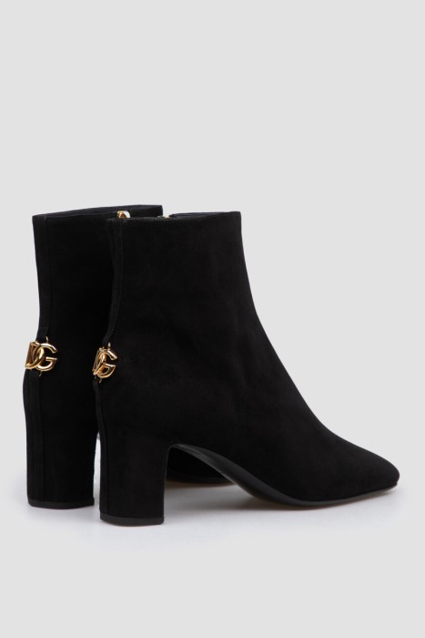 Товар черного цвета с внутренней стороны