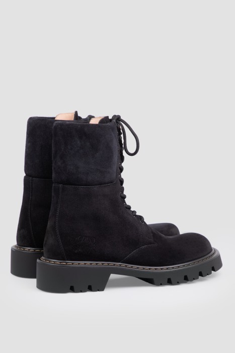 Товар черного цвета с внутренней стороны