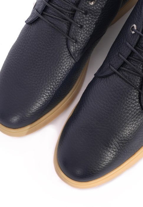 Товар синего цвета с внутренней стороны