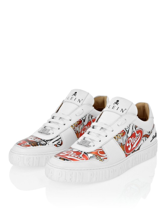 Товар белого цвета с внутренней стороны