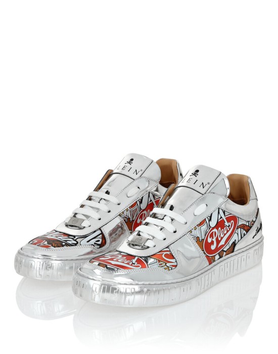 Товар серебряного цвета с внутренней стороны