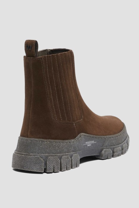 Товар коричневого цвета с внутренней стороны