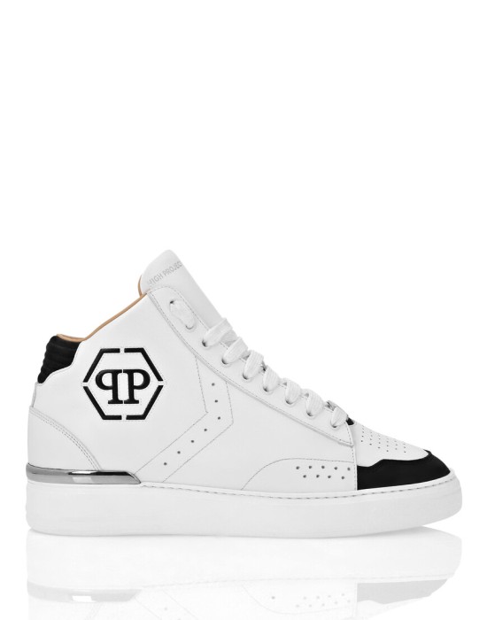 Товар черного цвета с внутренней стороны