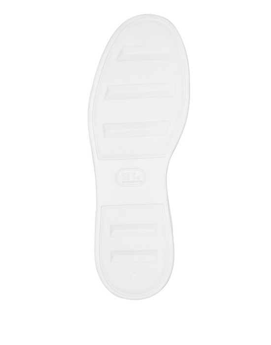 Товар белого цвета с внутренней стороны