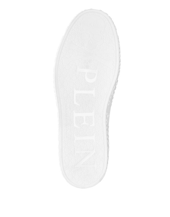 Товар черного цвета с внутренней стороны