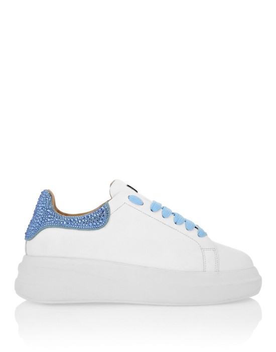 Товар белого цвета с внутренней стороны